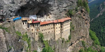 Kiralık Araç İle Trabzon’a Bir Gezi: Sümela Manastırı!